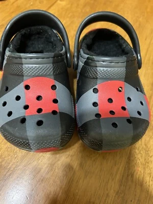 TODDLER KIDS BABY RED BLACK PLAID LINED CROCS C 5 Very Good - Image 1 of 4
