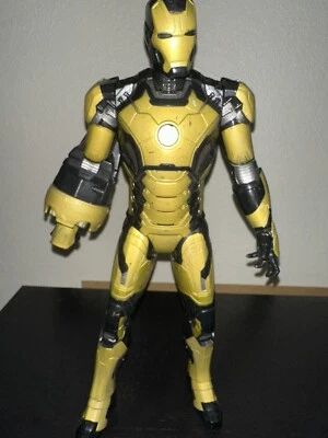 Boneco de ação Mezco Marvel's The Avengers Iron Man - Imagem 1 de 3