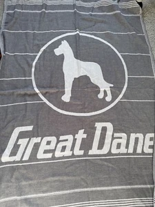 Toalla de playa turca Riviera Towel Co. gris y blanco gran danés algodón especializado - Imagen 1 de 5