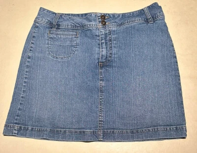St. Johns Bay Women’s Denim Mini Skort Sz 12 pre-owned - Image 1 of 4
