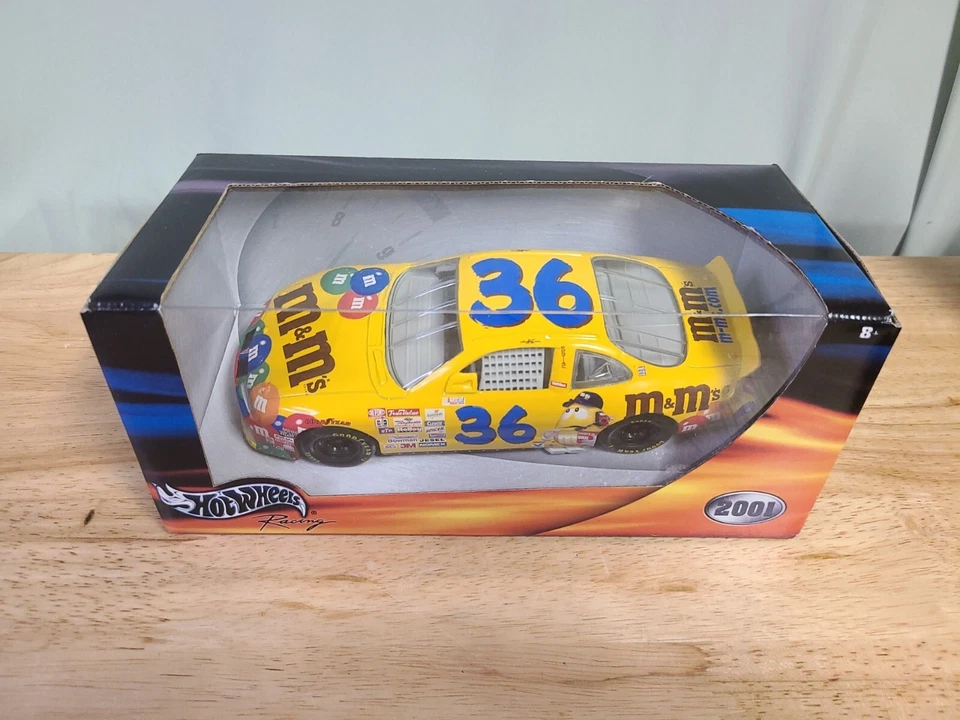 Hot Wheels #6 Pfizer 2001 Ford Taurus 1:24 Diecast Car