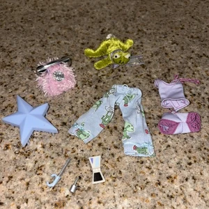 Vintage 2001 Bratz Slumber Party Yasmin Clothes Accessories Lot Frog #192 - Picture 1 of 8