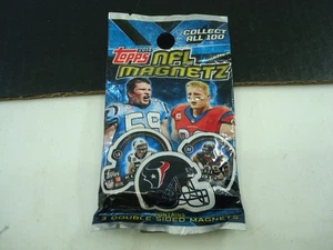1 2014 Topps Helmet Magnetz NFL Fridge Magnet Collectable UNOPENED PACK RARE - Picture 1 of 8