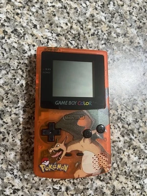 NINTENDO GAME BOY COLOR  POKEMON CHARIZARD SCOCCA NUOVA VETRINO NUOVO - Immagine 1 di 4