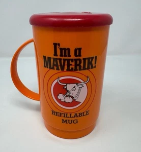 Taza recargable de viaje de plástico Orange Bull 32 oz gasolinera Im a Maverick de colección - Imagen 1 de 4
