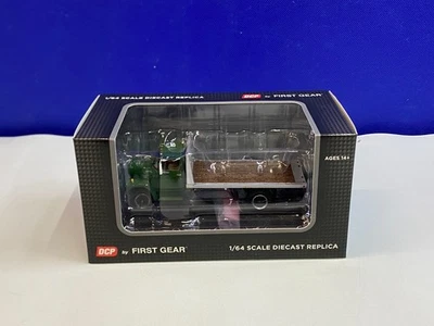 DCP FIRST GEAR 1/64 SHANTER GREEN INTERNATIONAL LOADSTAR FLATBED TRUCK 60-2039 - Image 1 of 4