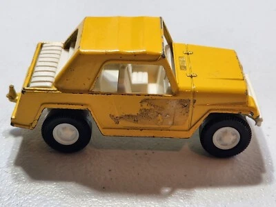 老式 1970 年吉普车 Tootsie 黄色吉普车 — 第 1/4 张图片