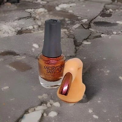 Morgan Taylor * ~ Amanecer y la ciudad~ Foto 1 de 3