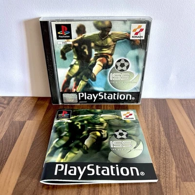 Iss Pro Evolution PS1 ITA Italiano per Sony Playstation 1 Black Label COMPLETO - Bild 1 von 4
