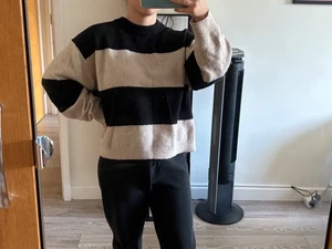 H&M Black and creamy white jumper in size 10 but would fit a S - Picture 1 of 4