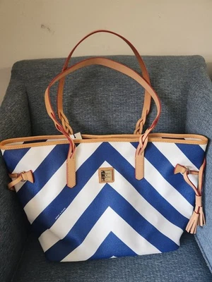 Bolso de Mano Dooney & Bourke "Bailey" en Rayas Azul Marino Nuevo con Etiquetas Foto 1 de 4