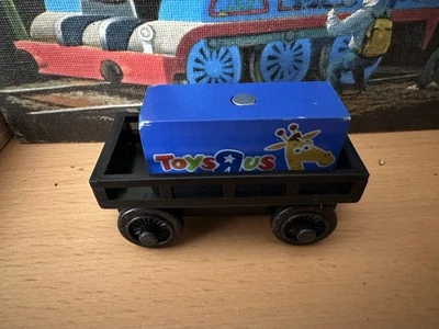 Thomas Train Madera Negro Coche de Carga e Imaginarium Azul Geoffrey Toys R Us Carga! Foto 1 de 3