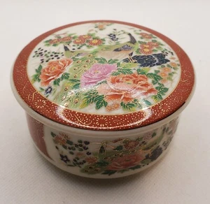 Vintage Satsuma Japanese 3" Round Covered Trinket Dish Peacock Flowered Signed - Picture 1 of 8