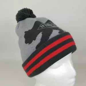 Gorro de invierno The North Face Juniors Bear con pompón gris con rayas rojas puños - Imagen 1 de 9