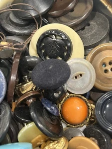 Vintage/Mod Knöpfe mit Tincontainer im viktorianischen Stil - Bild 1 von 22