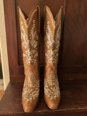 Hobo Women's Embroidery Boots Sz 8 - Image 1 of 4