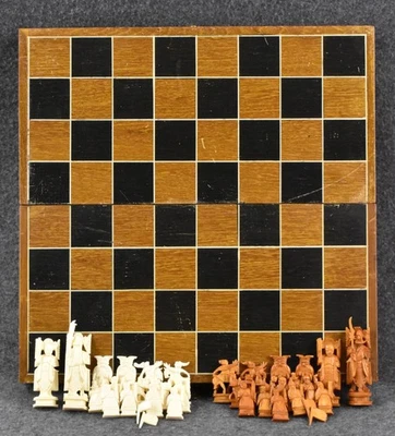 Muy Bonito Tablero de Ajedrez Plegable Vintage 13" Forrado Terciopelo Azul y Cofre de Almacenamiento Foto 1 de 4