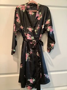 Jones New York 2 Piece Night Gown Robe Black Pink Floral 1 X - Picture 1 of 10