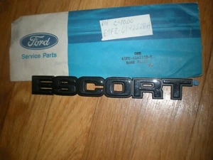 Nuevo de lote antiguo 1981-1985 emblema tapa maletero Ford Escort E1FZ-6142528-E - Imagen 1 de 2