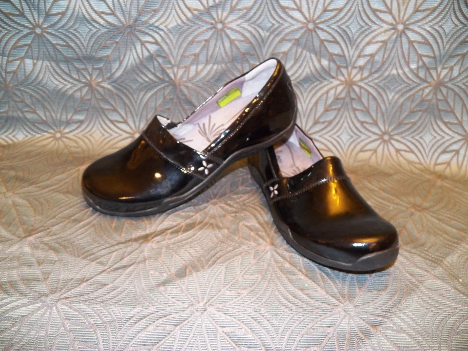 全新 女式 Ahnu Jackie 漆皮黑色皮革 Espadrille 乐福鞋 一脚蹬 正装鞋 — 第 1/4 张图片