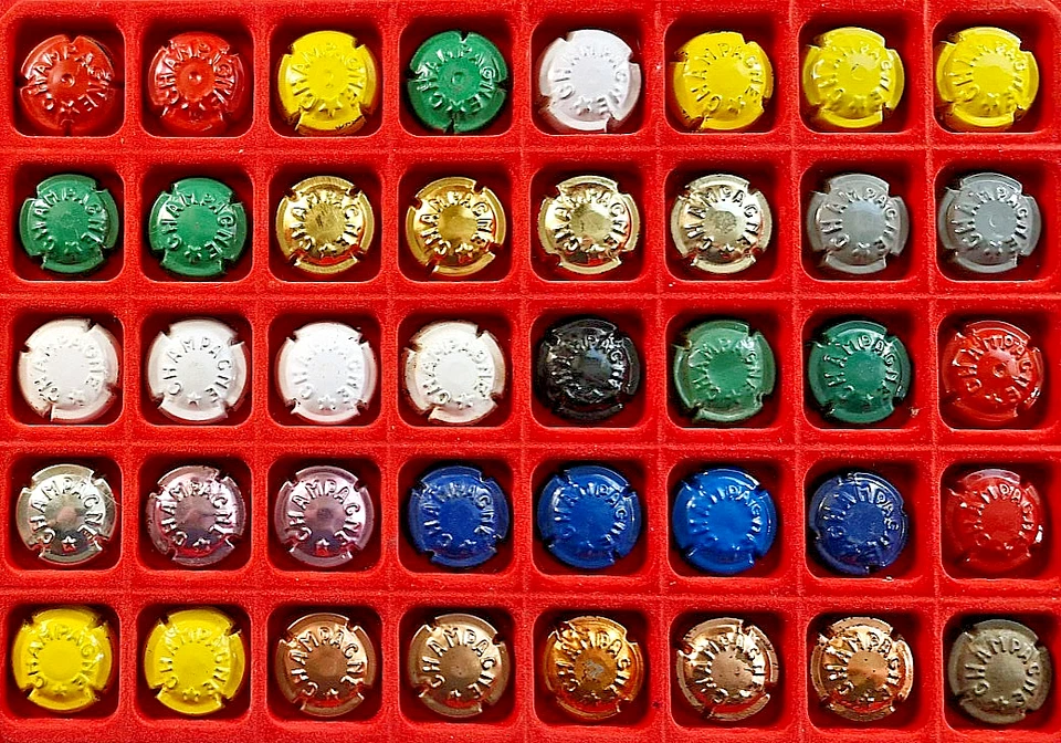 Capsule de champagne : Générique. Lot de 40 Estampées !!! - Photo 1/1