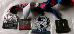 Vier 4 Läufer Sportmedaillen Chicago Marathon Bronx NYC Finisher  - Bild 1 von 10