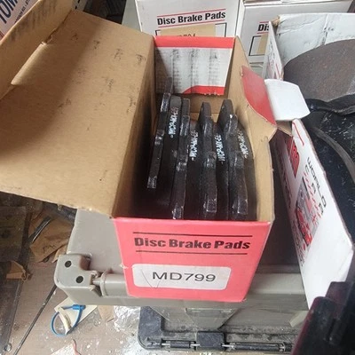 Conjunto de pastilhas de freio a disco dianteiro World Brake MD799 pastilhas de freio para 1999-02 Toyota Tacoma  - Imagem 1 de 2