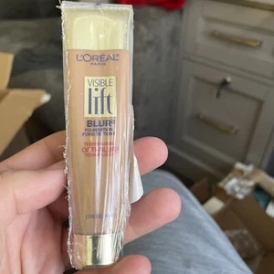 L'Oreal Visible Lift Blur Foundation Opti-Blur 212 - Classic Tan - Picture 1 of 1