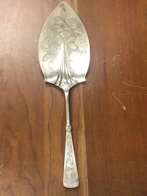 PLATO PLATEADO SERVIDOR DE PASTELES VINTAGE ROGERS BROS ARCADIAN 1847 Foto 1 de 4