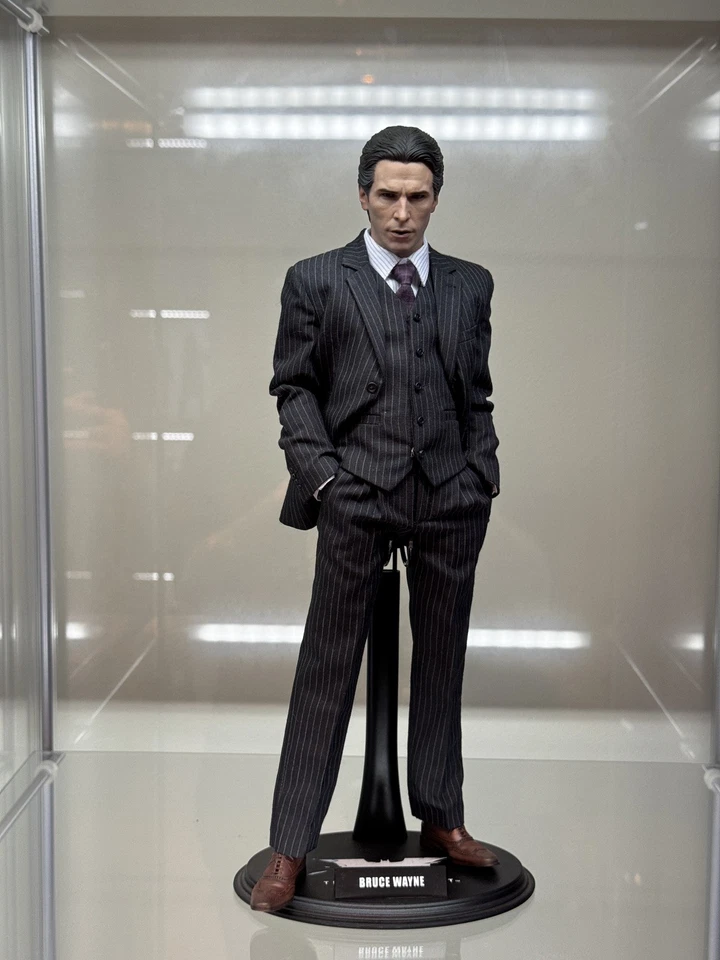 Figura de acción personalizada The Dark Knight Bruce Wayne escala 1/6 como Hot Toys Foto 1 de 4