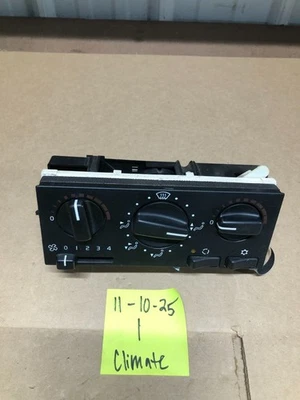 93 94 95 96 97 Volvo 850 MANUAL Heater AC Climate Control Panel OEM 9134988 - Image 1 of 4