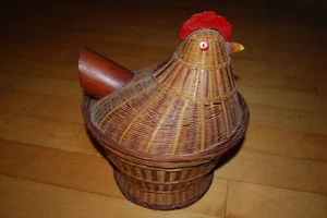 Vintage Woven Wicker Chicken Hen Rooster Basket Wood Beak Farmhouse Style - Picture 1 of 5