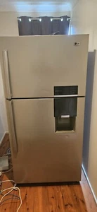 fridge freezer used - Picture 1 of 2