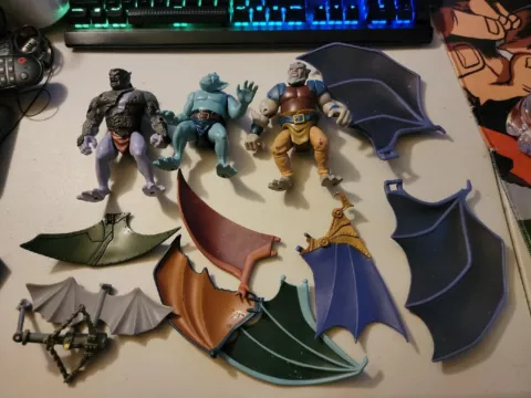 Lot of 3 vintage 90s gargoyles action figures with Random Parts And Pieces Cover