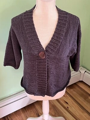 Suéter Carole Little para mujer con botón decorativo MD azul Foto 1 de 3