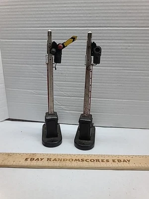 2 Lionel 151 O-27 Gauge Semaphore Read Description Working As Is No 153 - Image 1 of 4