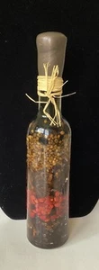 Dekorative große dünne Küchenflasche Öl mit roten & dunklen Samen innen Tisch Kunst - Bild 1 von 8