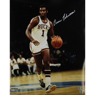Oscar Robertson Autographed Milwaukee Bucks 16x20 Photo Beckett Witness 50330 - Image 1 of 4