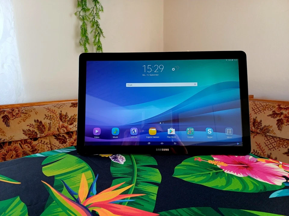 Samsung Galaxy View SM-T670, 32 GB, WLAN, Bluetooth, 18,4 Zoll, Tablet. - Bild 1 von 4