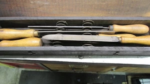 Vintage Mound Tool Co Machinist Babbitt Lager 4 Schaber in original Holzbox - Bild 1 von 7