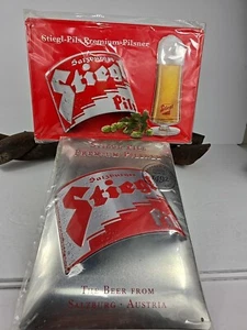 Auténtica cerveza Stiegl-Pils lote de 2 letreros de lata de metal grapador en relieve NUEVO EN PAQUETE - Imagen 1 de 18