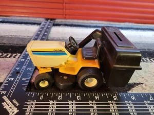 Ertl Cub Cadet Lawn Tractor 1/16 Diecast Replica Collectible - Picture 1 of 9