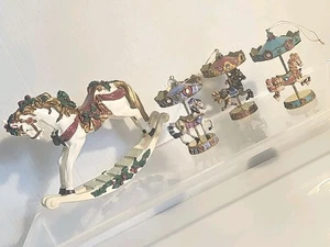 Vintage Weihnachten Schaukelpferd mintgrün Keramik handbemalt Stechpalme Beere - Bild 1 von 16