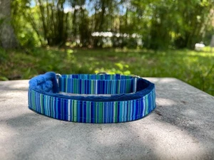 Collar de perro Martingala acolchado suave de 1" de ancho - Collar de agilidad a rayas azules/verdes - Imagen 1 de 7