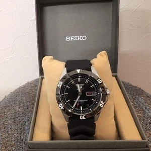 Seiko 5 SNZD17J1 Automatic Sports Watch with Replacement Band - Picture 1 of 5