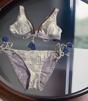 Traje de baño Dolce Vita 2 piezas para mujer mediano lavanda y borlas laterales blancas inserciones de corbata Foto 1 de 4