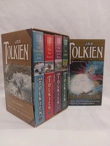 Juego de caja El Señor de los Anillos y El Hobbit + Estuche Silmarillion JRR Tolkien PB - Imagen 1 de 24