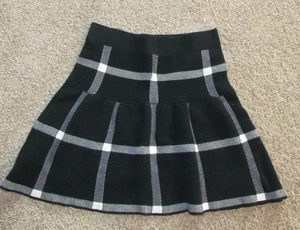 Minifalda tejida ELLE Fit and Flare cintura elástica cuadros negra blanca M - Imagen 1 de 4