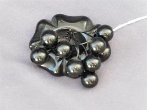 Vintage Bakelite Pin Brooch Dangling Black 8 Cherries EUC - Picture 1 of 1