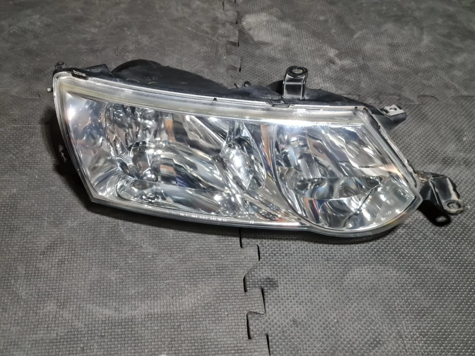 Faro halógeno lado pasajero derecho Toyota Solara 2002-2003 OEM Foto 1 de 4